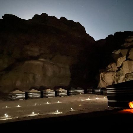 Moon City With Jeep Trips Вади Рум Екстериор снимка