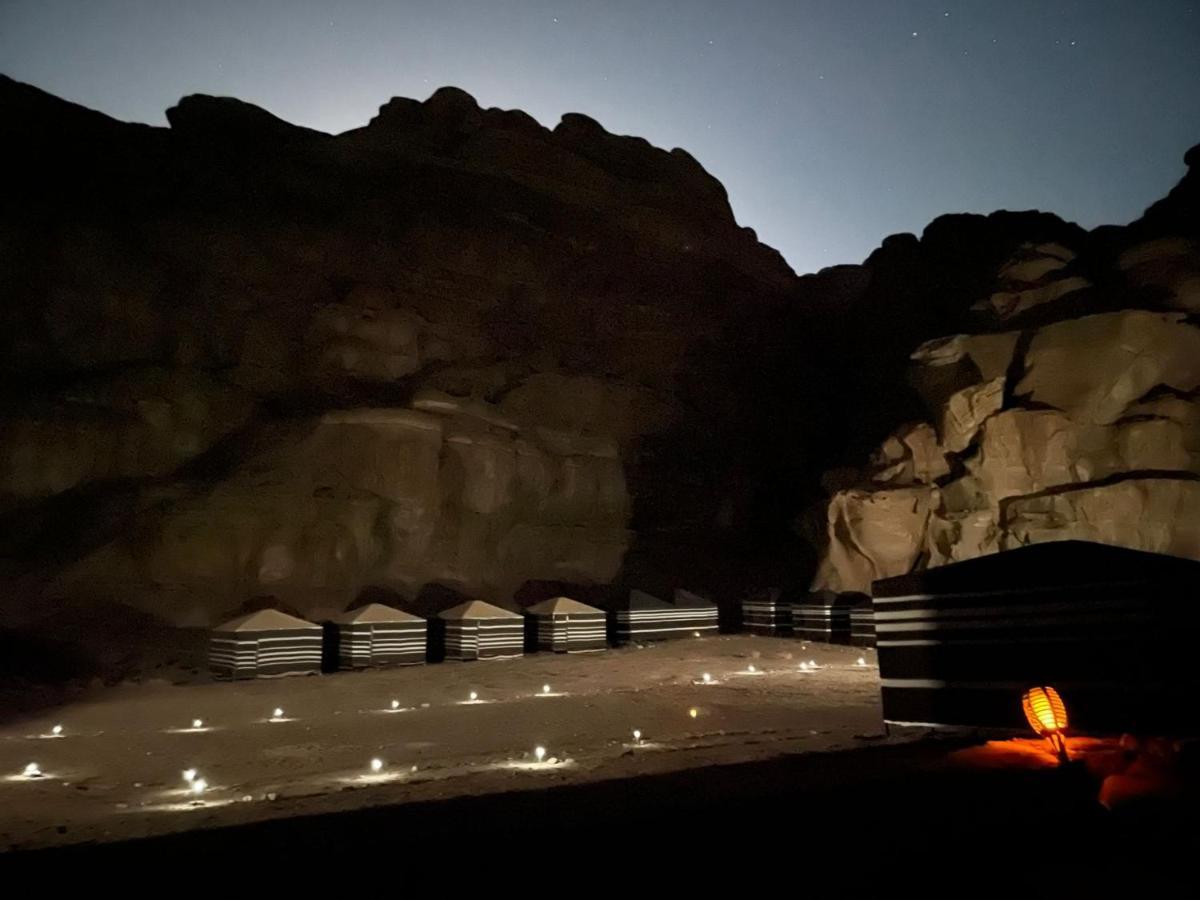 Moon City With Jeep Trips Вади Рум Екстериор снимка